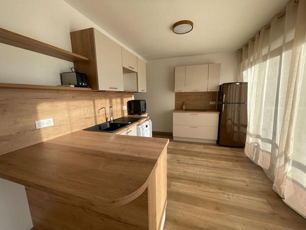 A LOUER - APPARTEMENT 3 PIECES - ENTIEREMENT MEUBLE - AIX SUD EST