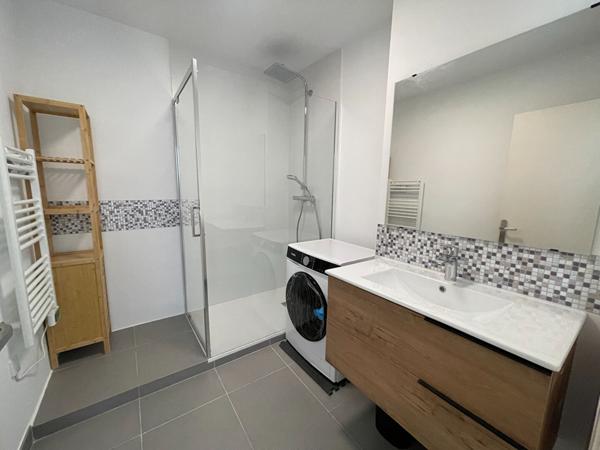 A LOUER - APPARTEMENT 3 PIECES - ENTIEREMENT MEUBLE - AIX SUD EST