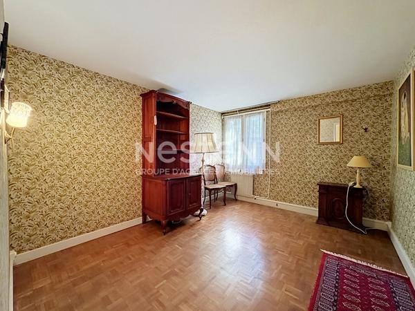 Maison spacieuse à vendre à Nérac avec 6 chambres et grand terrain