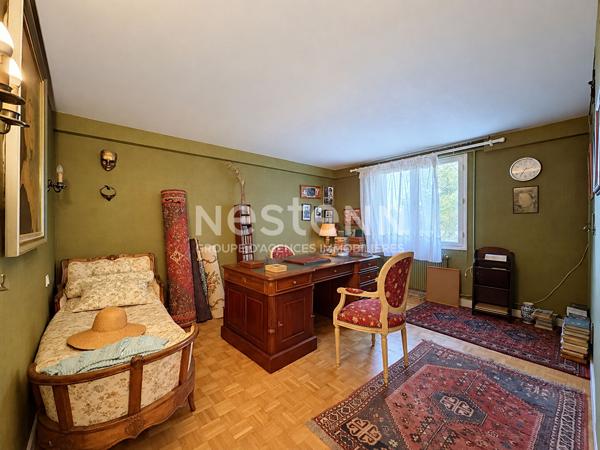 Maison spacieuse à vendre à Nérac avec 6 chambres et grand terrain