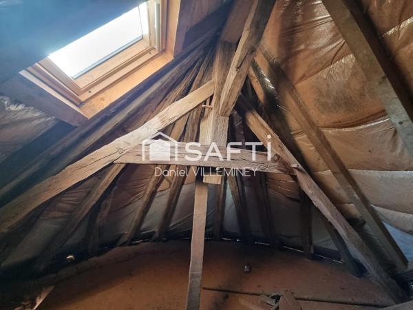 Ancienne bâtisse au charme brut