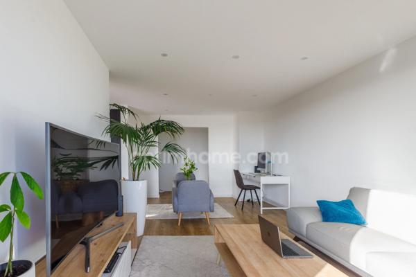 CAEN centre - Grand T2 lumineux avec terrasses et box fermé - 63.80 m2 - 1 chambre - 5ème étage avec ascenseur -