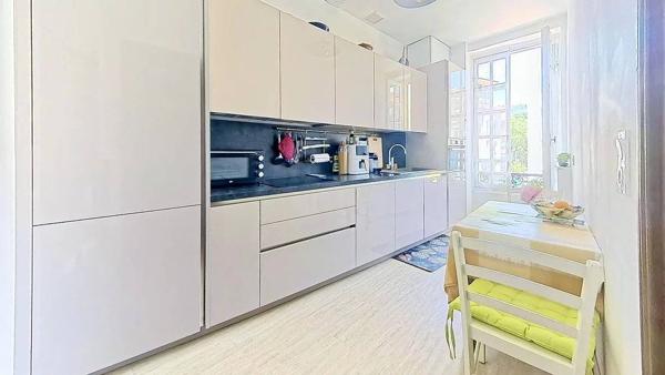 A VENDRE: NICE RIQUIER 3/4 PIÈCES 85m² - DERNIER ÉTAGE - TERRASSE 9m² - CAVE