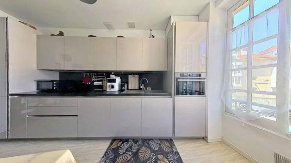 A VENDRE: NICE RIQUIER 3/4 PIÈCES 85m² - DERNIER ÉTAGE - TERRASSE 9m² - CAVE