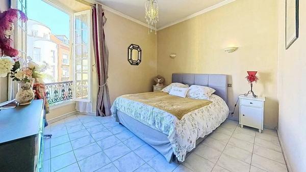 A VENDRE: NICE RIQUIER 3/4 PIÈCES 85m² - DERNIER ÉTAGE - TERRASSE 9m² - CAVE