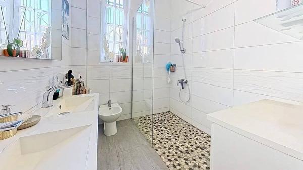 A VENDRE: NICE RIQUIER 3/4 PIÈCES 85m² - DERNIER ÉTAGE - TERRASSE 9m² - CAVE