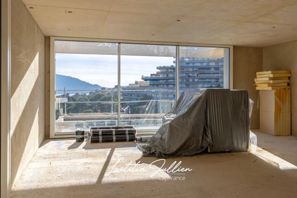 Dpt Bouches du Rhône (13), à vendre MARSEILLE 8EME ARRONDISSEMENT Villa moderne T5 de 250m² - Terrain de 700m² Vue panoramique - Quartier du Carré d'OR - Haut de Périer