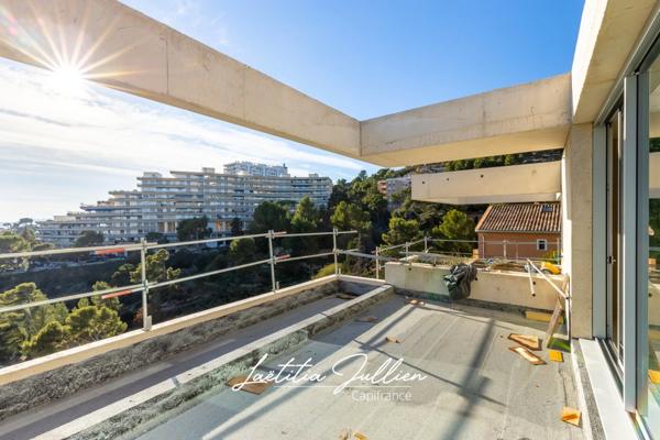 Dpt Bouches du Rhône (13), à vendre MARSEILLE 8EME ARRONDISSEMENT Villa moderne T5 de 250m² - Terrain de 700m² Vue panoramique - Quartier du Carré d'OR - Haut de Périer