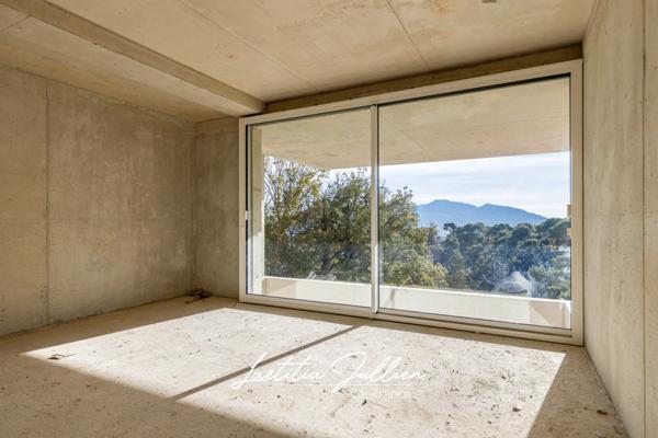 Dpt Bouches du Rhône (13), à vendre MARSEILLE 8EME ARRONDISSEMENT Villa moderne T5 de 250m² - Terrain de 700m² Vue panoramique - Quartier du Carré d'OR - Haut de Périer