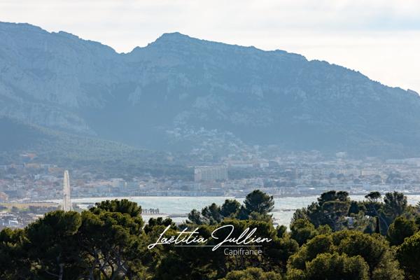 Dpt Bouches du Rhône (13), à vendre MARSEILLE 8EME ARRONDISSEMENT Villa moderne T5 de 250m² - Terrain de 700m² Vue panoramique - Quartier du Carré d'OR - Haut de Périer