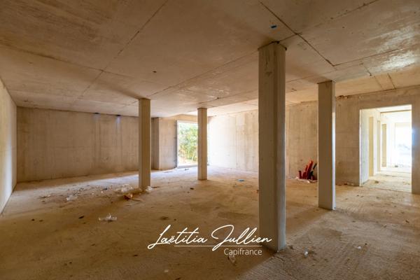 Dpt Bouches du Rhône (13), à vendre MARSEILLE 8EME ARRONDISSEMENT Villa moderne T5 de 250m² - Terrain de 700m² Vue panoramique - Quartier du Carré d'OR - Haut de Périer