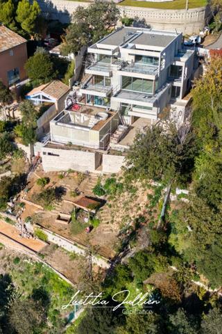 Dpt Bouches du Rhône (13), à vendre MARSEILLE 8EME ARRONDISSEMENT Villa moderne T5 de 250m² - Terrain de 700m² Vue panoramique - Quartier du Carré d'OR - Haut de Périer