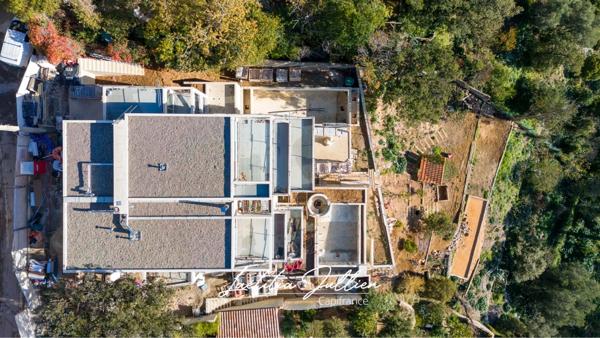 Dpt Bouches du Rhône (13), à vendre MARSEILLE 8EME ARRONDISSEMENT Villa moderne T5 de 250m² - Terrain de 700m² Vue panoramique - Quartier du Carré d'OR - Haut de Périer