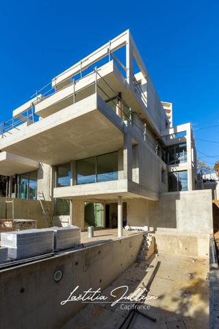 Dpt Bouches du Rhône (13), à vendre MARSEILLE 8EME ARRONDISSEMENT Villa moderne T5 de 250m² - Terrain de 700m² Vue panoramique - Quartier du Carré d'OR - Haut de Périer