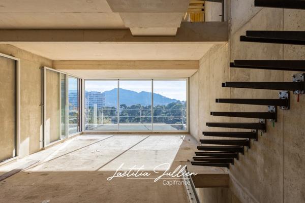 Dpt Bouches du Rhône (13), à vendre MARSEILLE 8EME ARRONDISSEMENT Villa moderne T5 de 250m² - Terrain de 700m² Vue panoramique - Quartier du Carré d'OR - Haut de Périer