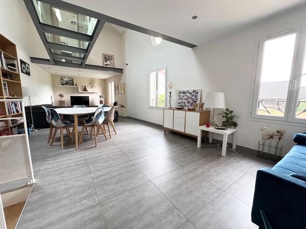 Maison en pierre, dans le vieux-village de Crolles de 137 m² avec jardin de 350 m²