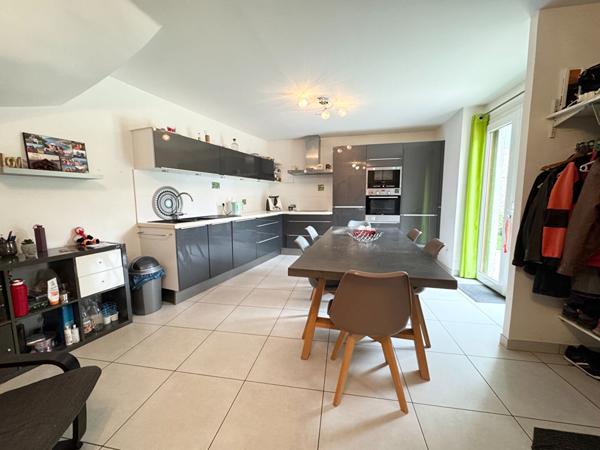 Maison en pierre, dans le vieux-village de Crolles de 137 m² avec jardin de 350 m²