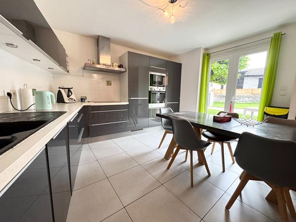 Maison en pierre, dans le vieux-village de Crolles de 137 m² avec jardin de 350 m²