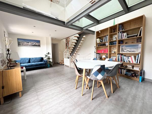 Maison en pierre, dans le vieux-village de Crolles de 137 m² avec jardin de 350 m²