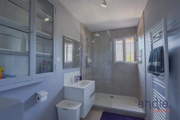 LORGUES grande villa 6 chambres sur 3828 m² avec piscine et vue