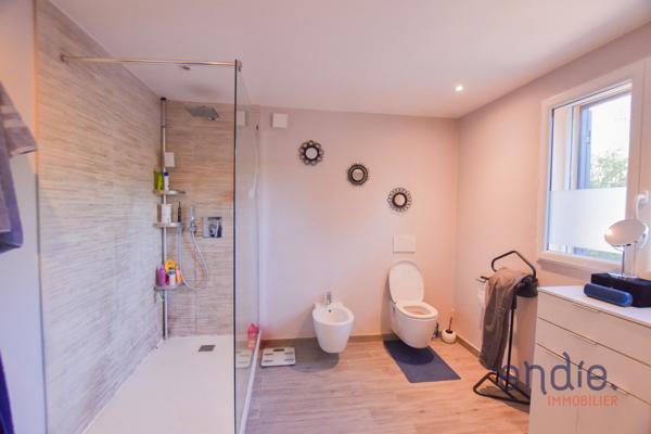 LORGUES grande villa 6 chambres sur 3828 m² avec piscine et vue