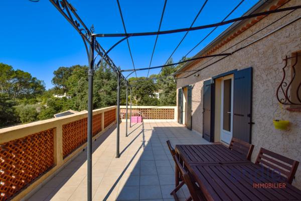 LORGUES grande villa 6 chambres sur 3828 m² avec piscine et vue
