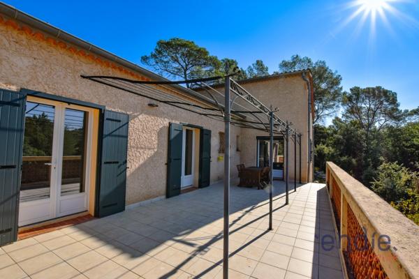 LORGUES grande villa 6 chambres sur 3828 m² avec piscine et vue