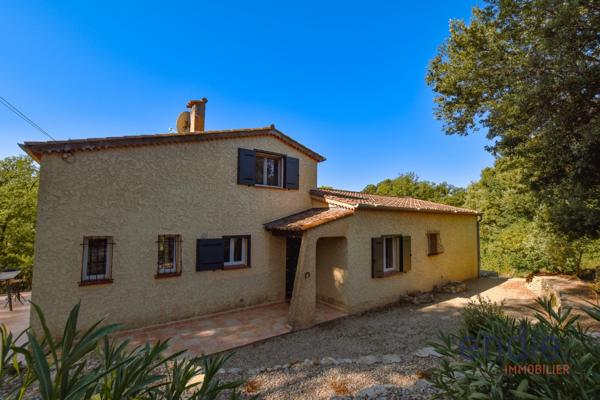 LORGUES grande villa 6 chambres sur 3828 m² avec piscine et vue