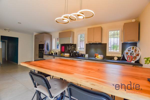 LORGUES grande villa 6 chambres sur 3828 m² avec piscine et vue