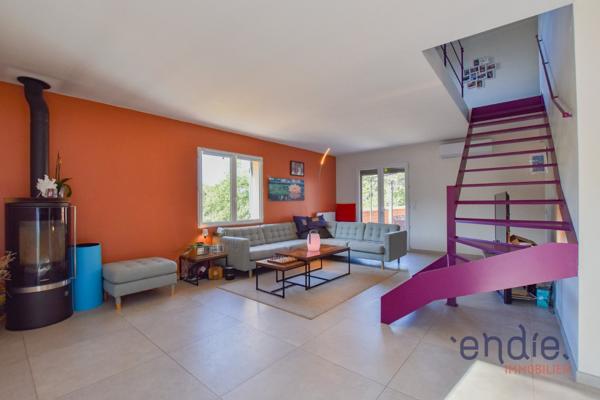 LORGUES grande villa 6 chambres sur 3828 m² avec piscine et vue
