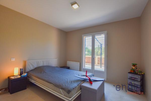 LORGUES grande villa 6 chambres sur 3828 m² avec piscine et vue
