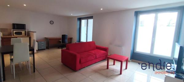 Studio 38 m² rénové à vendre à VICHY