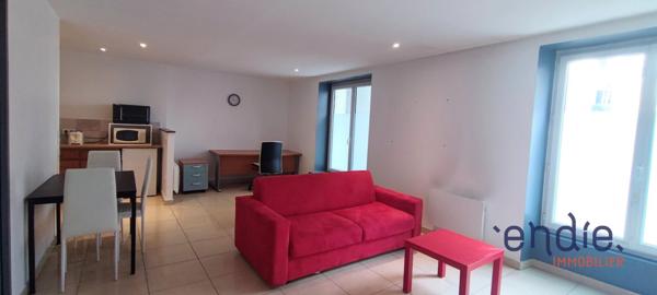 Studio 38 m² rénové à vendre à VICHY