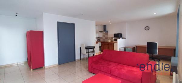 Studio 38 m² rénové à vendre à VICHY