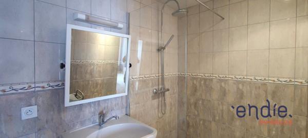 Studio 38 m² rénové à vendre à VICHY