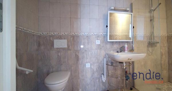 Studio 38 m² rénové à vendre à VICHY