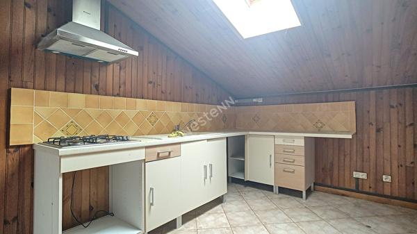 A vendre, à Pompiey, jolie maison en pierre avec un appartement, un parc clôturé, un puit et des dépendances de 110m².
