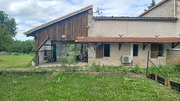 A vendre, à Pompiey, jolie maison en pierre avec un appartement, un parc clôturé, un puit et des dépendances de 110m².