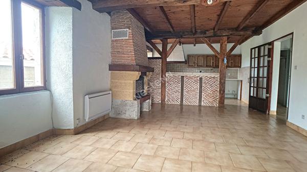 A vendre, à Pompiey, jolie maison en pierre avec un appartement, un parc clôturé, un puit et des dépendances de 110m².