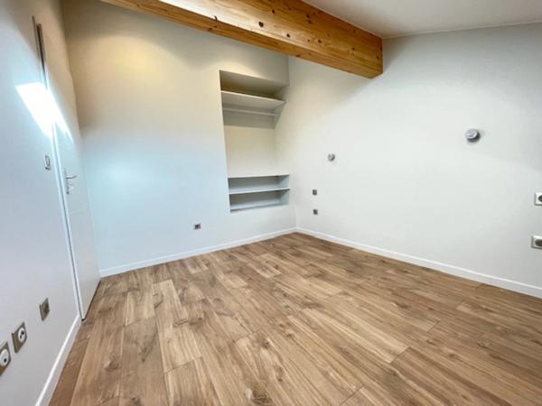 Bureau standing neuf; trés bonne visibilité et confort