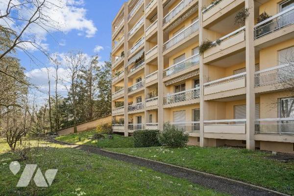 APPARTEMENT FAMILIAL TRAVERSANT LUMINEUX