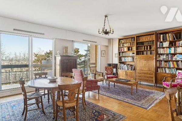 APPARTEMENT FAMILIAL TRAVERSANT LUMINEUX