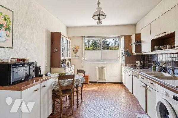 APPARTEMENT FAMILIAL TRAVERSANT LUMINEUX