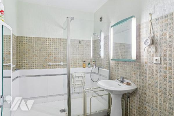 APPARTEMENT FAMILIAL TRAVERSANT LUMINEUX