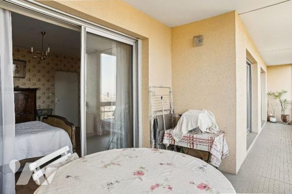 APPARTEMENT FAMILIAL TRAVERSANT LUMINEUX