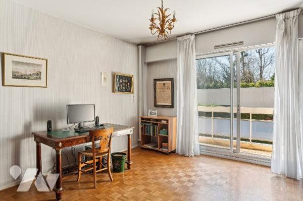 APPARTEMENT FAMILIAL TRAVERSANT LUMINEUX