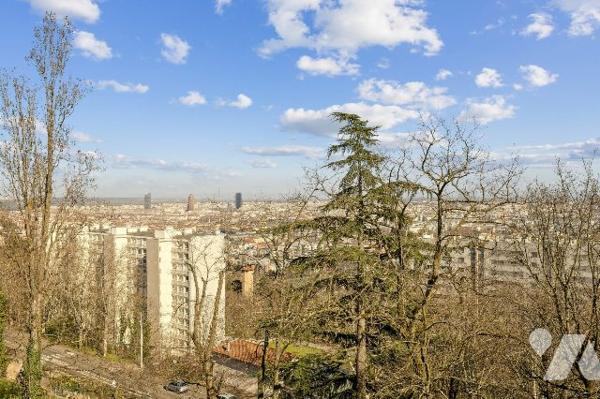 APPARTEMENT FAMILIAL TRAVERSANT LUMINEUX