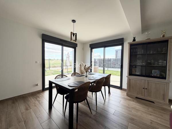 Pavillon individuel récent de 115 m² construit sur une parcelle de 413m². 

 Venez découvrir en exclusivité sur Vers-sur-Selle, ce pavillon individuel de 2022, composé au RDC d’une pièce à vivre de 37m², une cuisine ouverte (sous garantie) et entièrement équipée de 12m² avec plan de travail en granit, une buanderie ainsi qu’un bureau. 

Chauffage au sol au RDC.   Garage avec porte de garage motorisée. 
  A l'étage, 3 chambres allant de 10m² à 16m², un palier ainsi qu'une salle de bain avec baignoire. 

Deux WC séparés en RDC et à l’étage.  

Taxe foncière : 610 euros, tout à l'égout, adoucisseur d’eau, chauffage au gaz, terrasse en béton, double vitrage, volets et chauffage gérables à distance à installer avec TYDOM. Jardin entièrement clôturé. 

Maison sous garantie décennale. Secteur très calme et recherché (proche CHU) 
 Épicerie et écoles (maternelle et primaire), réseau de bus Ametis - Ligne 9   

A DECOUVRIR SANS TARDER !!!