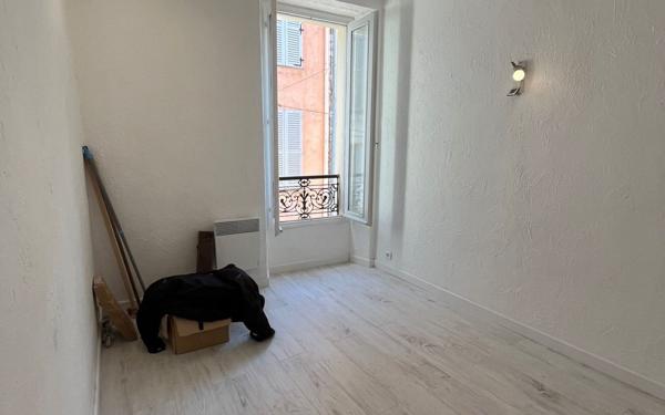 Appartement à vendre    2 pièces • 29 m2 Vence