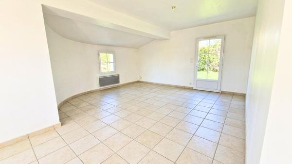 A proximité immédiate du centre-ville, au calme.